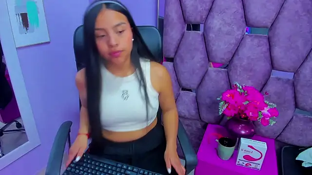 Snapshot of Catalina_naugthy chatting on 03.19.25 Catalina naugthy online show from 03.19.25