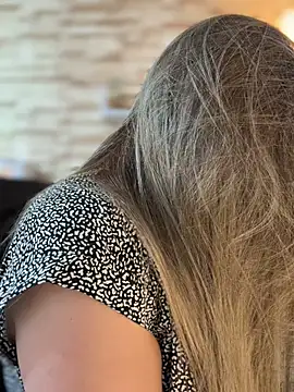  Abril-Office1 online show from 02.18.26