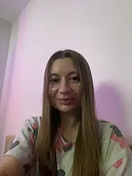 Snapshot of me___ow chatting on 12.27.24 me ow online show from 12.27.24