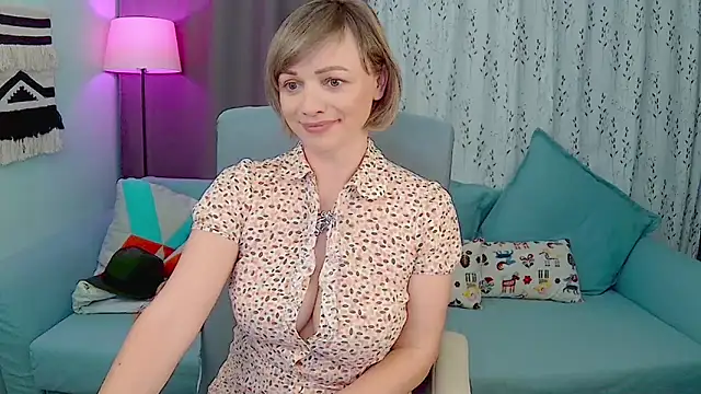 Snapshot of NandiSmile chatting on 11.15.25 NandiSmile online show from 11.15.25