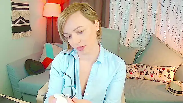 Snapshot of NandiSmile chatting on 12.02.25 NandiSmile online show from 12.02.25