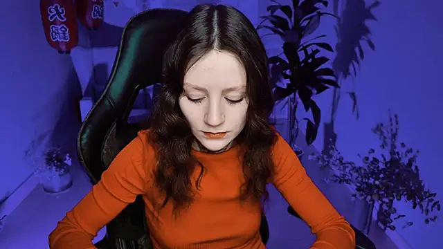 VeliraBraitberg online show from 02.22.25