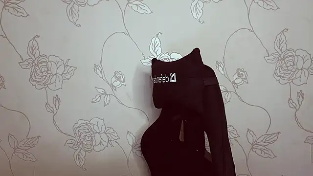 Snapshot of Miss_ka chatting on 12.14.24 Miss ka online show from 12.14.24