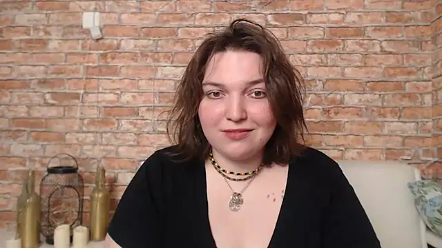 Amelia Kiss  online show from 02.20.25