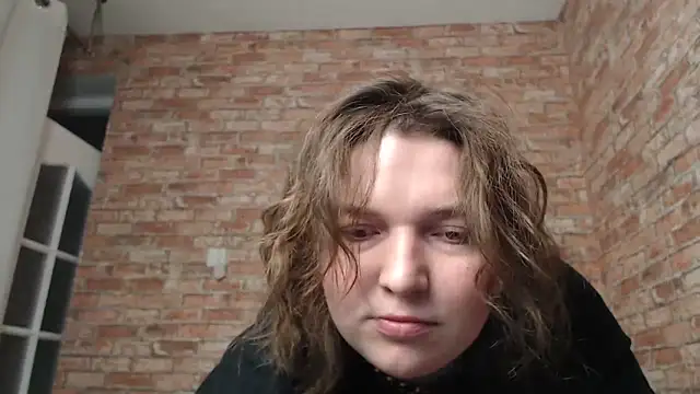 Amelia Kiss  online show from 02.22.25