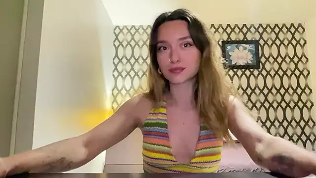 Snapshot of SirenaBelle chatting on 12.13.24 SirenaBelle online show from 12.13.24