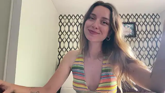 Snapshot of SirenaBelle chatting on 12.14.24 SirenaBelle online show from 12.14.24