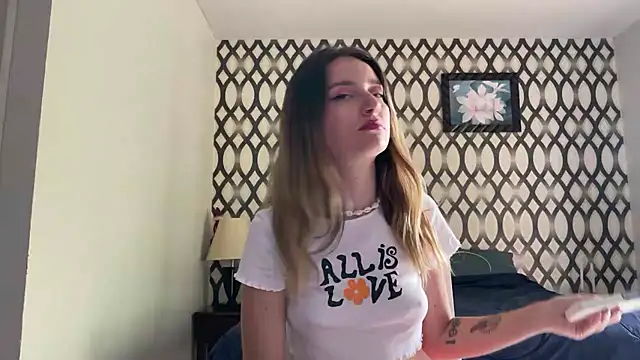 Snapshot of SirenaBelle chatting on 01.19.25 SirenaBelle online show from 01.19.25