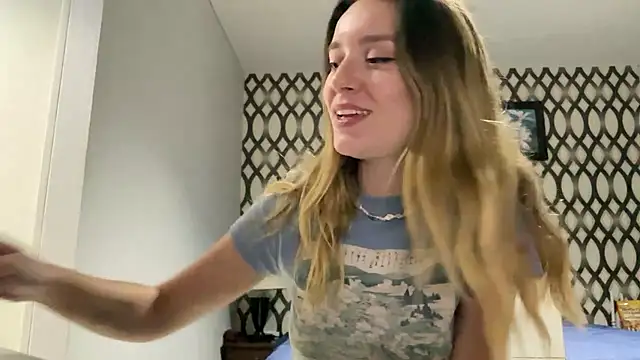 Snapshot of SirenaBelle chatting on 01.26.25 SirenaBelle online show from 01.26.25