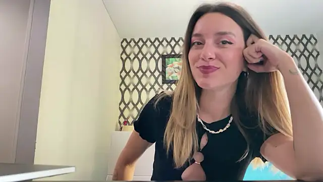 Snapshot of SirenaBelle chatting on 02.08.25 SirenaBelle online show from 02.08.25