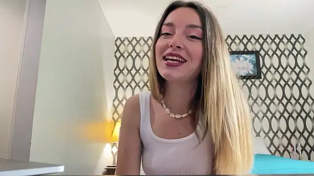 Snapshot of SirenaBelle chatting on 02.09.25 SirenaBelle online show from 02.09.25