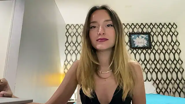 Snapshot of SirenaBelle chatting on 02.16.25 SirenaBelle online show from 02.16.25