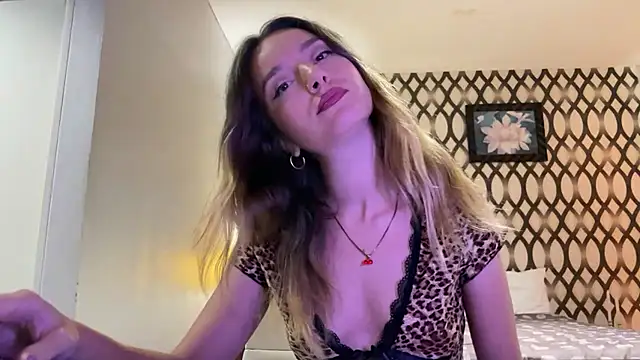 Snapshot of SirenaBelle chatting on 02.25.25 SirenaBelle online show from 02.25.25