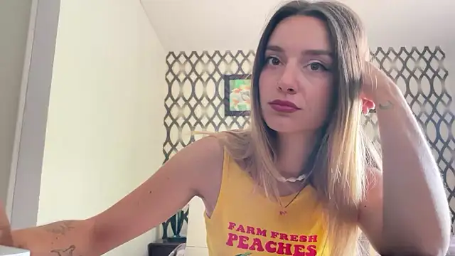 Snapshot of SirenaBelle chatting on 02.27.25 SirenaBelle online show from 02.27.25