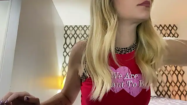 Snapshot of SirenaBelle chatting on 03.09.25 SirenaBelle online show from 03.09.25