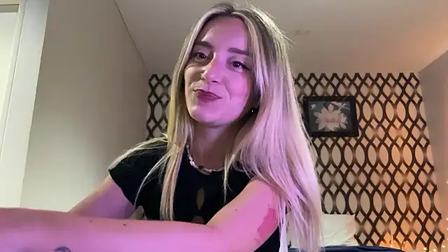 Snapshot of SirenaBelle chatting on 03.13.25 SirenaBelle online show from 03.13.25