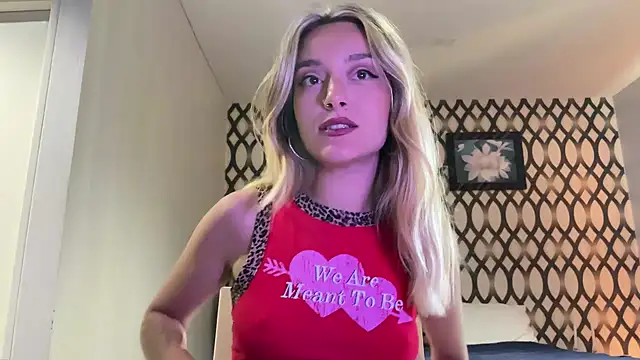 Snapshot of SirenaBelle chatting on 03.16.25 SirenaBelle online show from 03.16.25