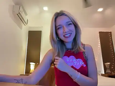 Snapshot of SirenaBelle chatting on 09.12.25 SirenaBelle online show from 09.12.25