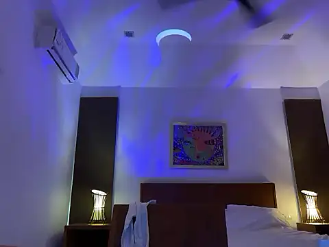 Snapshot of SirenaBelle chatting on 09.26.25 SirenaBelle online show from 09.26.25