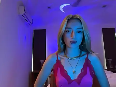 Snapshot of SirenaBelle chatting on 10.11.25 SirenaBelle online show from 10.11.25