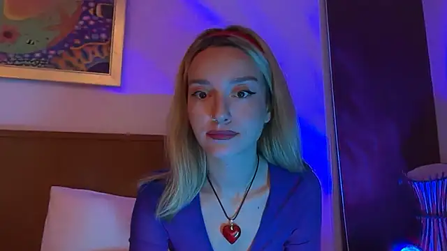 Snapshot of SirenaBelle chatting on 11.19.25 SirenaBelle online show from 11.19.25