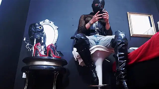 Snapshot of Mistress_dominick chatting on 03.11.25 Mistress dominick online show from 03.11.25