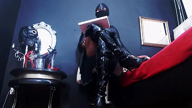 Snapshot of Mistress_dominick chatting on 03.13.25 Mistress dominick online show from 03.13.25