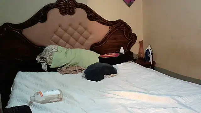 Snapshot of HOTBIGMELONSxx chatting on 09.29.25 HOTBIGMELONSxx online show from 09.29.25