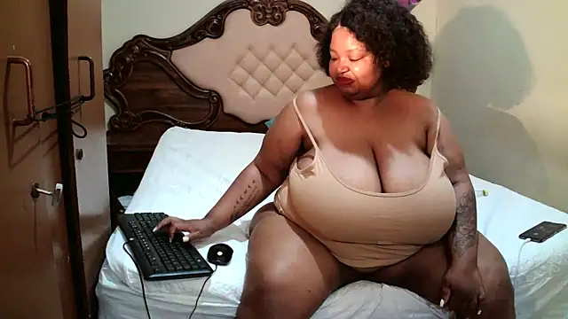 Snapshot of HOTBIGMELONSxx chatting on 10.16.25 HOTBIGMELONSxx online show from 10.16.25