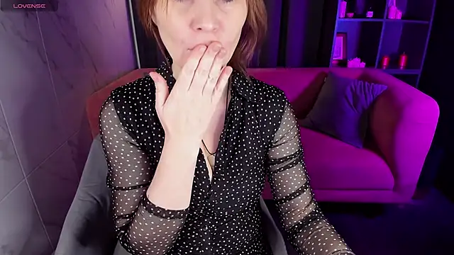 ZoeEast online show from 01.18.25