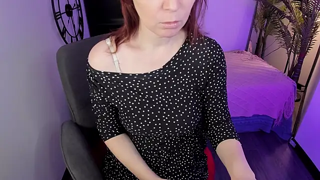 ZoeEast online show from 12.20.25