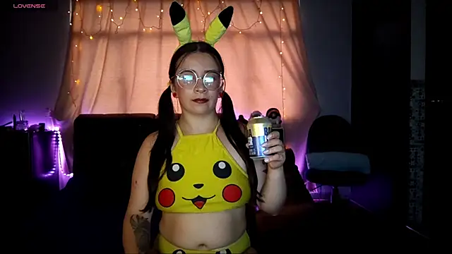 Snapshot of Alaia_sam chatting on 06.19.26 Alaia sam online show from 06.19.26