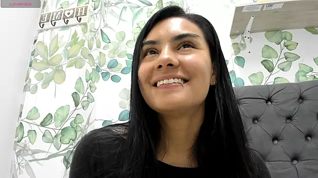 atilanadiaz7 online show from 10.28.25