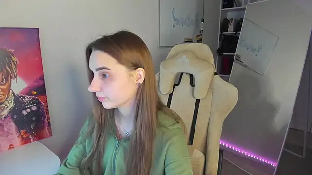 Snapshot of __SilviaAbby__ chatting on 12.31.24   SilviaAbby   online show from 12.31.24