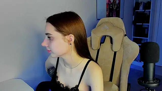 Snapshot of __SilviaAbby__ chatting on 03.05.25   SilviaAbby   online show from 03.05.25