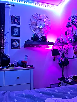 Twin2222 online show from 09.24.25