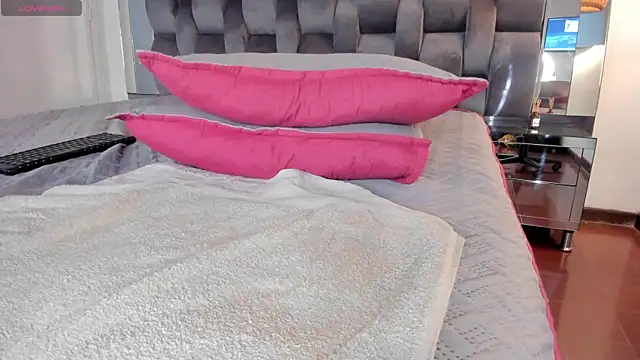 pamela-wells online show from 01.07.25