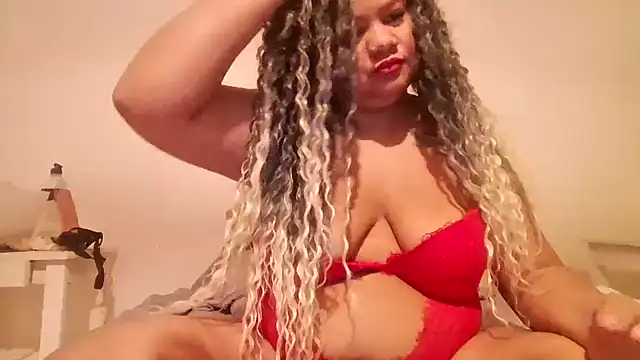 Snapshot of Carlabrasileira chatting on 10.08.25 Carlabrasileira online show from 10.08.25