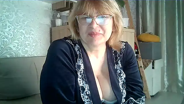 Snapshot of Aline_LoveFlowers chatting on 01.12.26 Aline LoveFlowers online show from 01.12.26