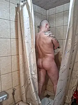 Snapshot of Foxyshaved chatting on 04.01.26 Foxyshaved online show from 04.01.26