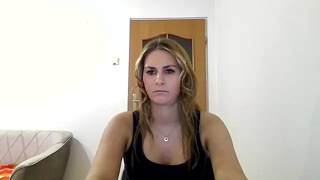 Snapshot of DagmarieFlirt chatting on 02.19.25 DagmarieFlirt online show from 02.19.25