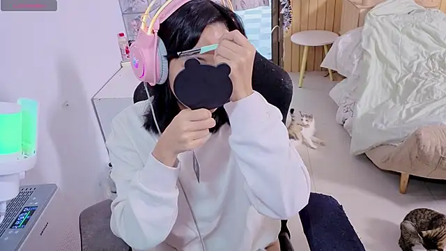 Kana G online show from 11.20.25