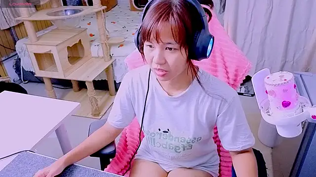 Snapshot of Kana_G chatting on 05.18.26 Kana G online show from 05.18.26