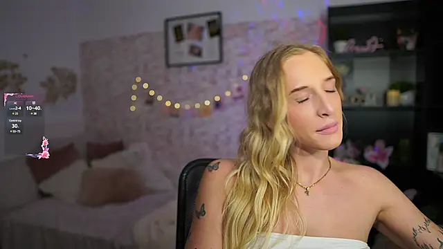 Nicolette  Shea  online show from 02.27.25