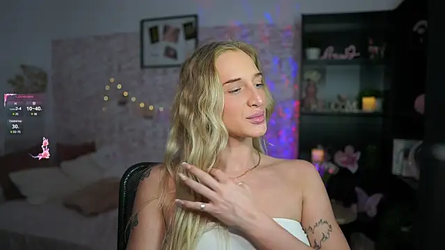 Nicolette  Shea  online show from 03.09.25