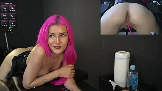 Snapshot of ClaraStylezZ chatting on 01.05.25 ClaraStylezZ online show from 01.05.25