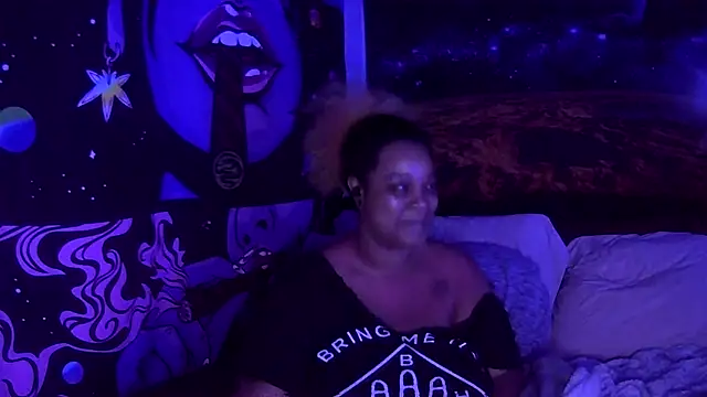 Snapshot of AutumnHart chatting on 12.12.24 AutumnHart online show from 12.12.24