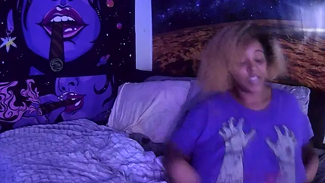 Snapshot of AutumnHart chatting on 12.20.24 AutumnHart online show from 12.20.24