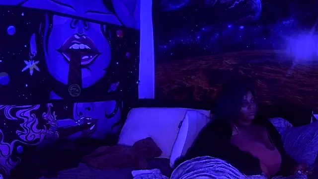 Snapshot of AutumnHart chatting on 12.23.24 AutumnHart online show from 12.23.24