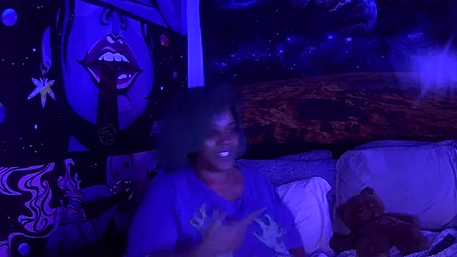 Snapshot of AutumnHart chatting on 01.05.25 AutumnHart online show from 01.05.25